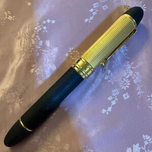 Elegant Black and Gold fountain Pen by iridium point West Germany